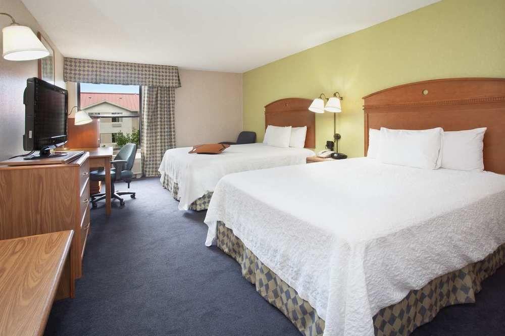Baymont By Wyndham Thornton Hotel Buitenkant foto