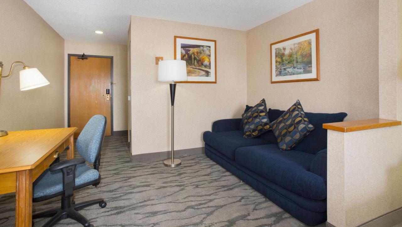 Baymont By Wyndham Thornton Hotel Buitenkant foto