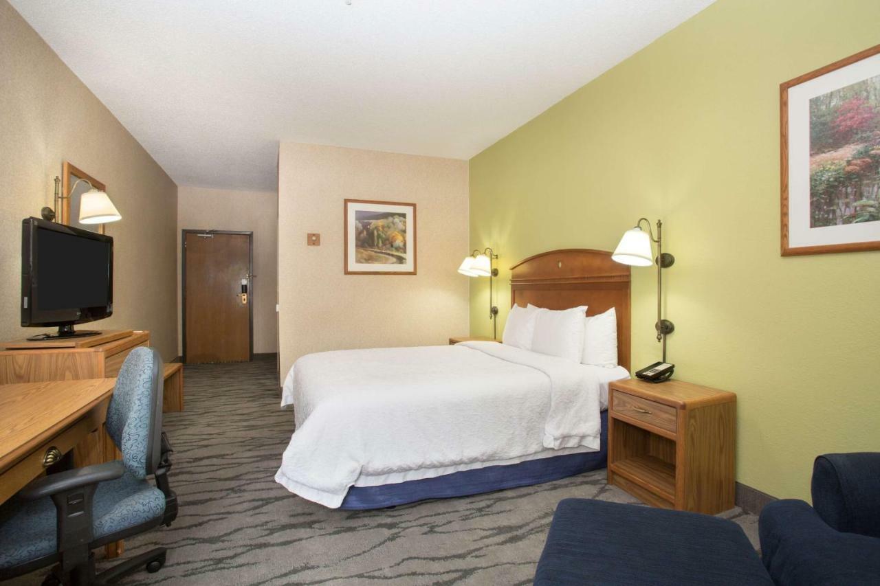 Baymont By Wyndham Thornton Hotel Buitenkant foto