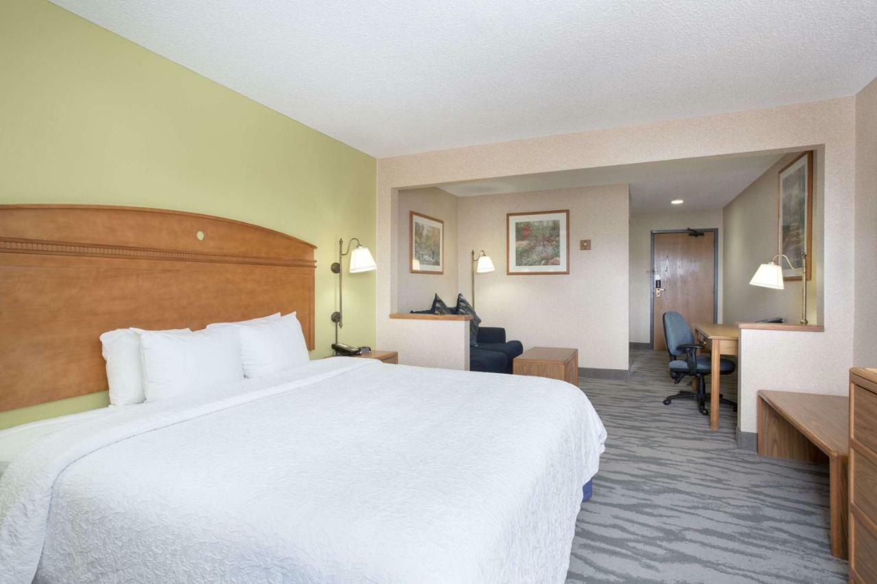 Baymont By Wyndham Thornton Hotel Buitenkant foto